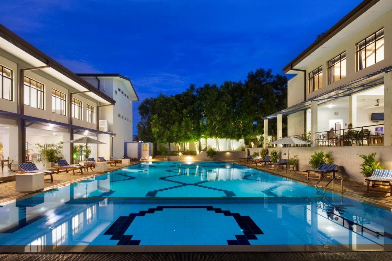 The Blue Wave Hotel, Arugambay