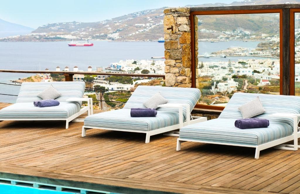 Tharroe of Mykonos, Mykonos Town