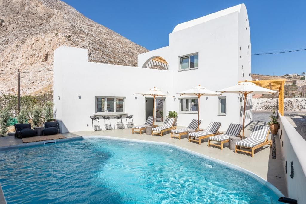 Aegean Gem, Kamari