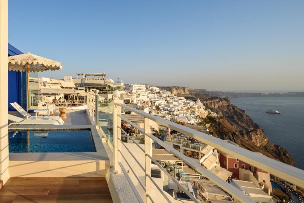 Nefeles Luxury Suites, Fira