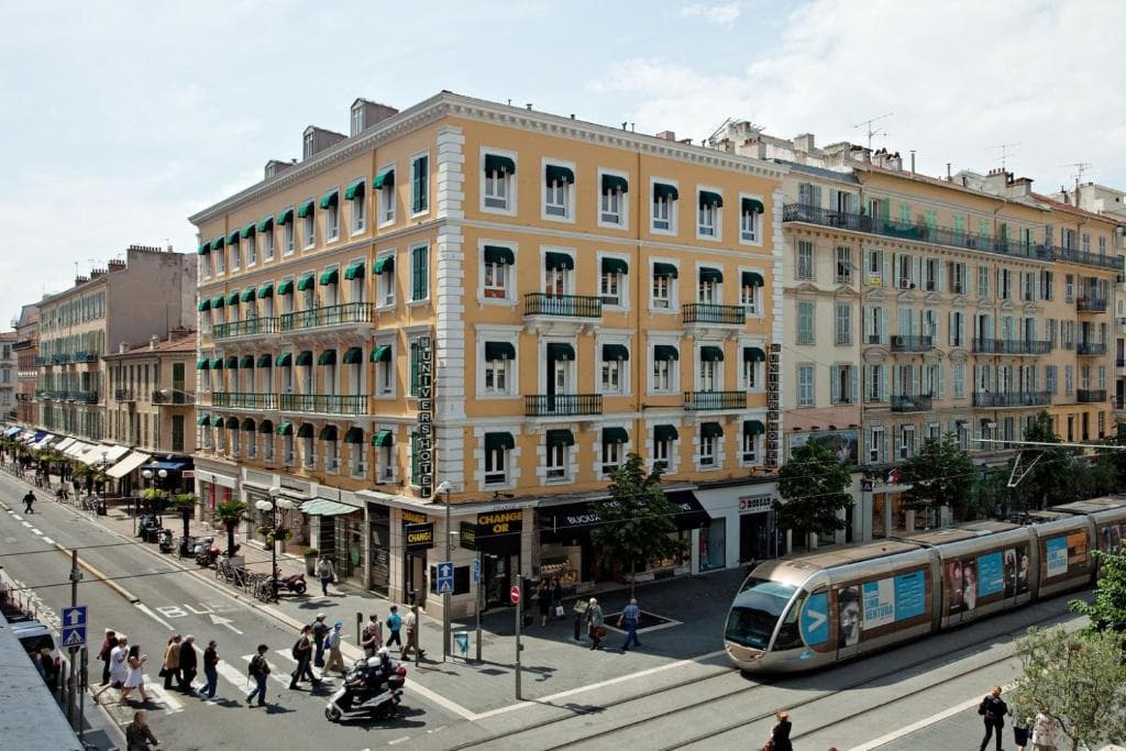 Hotel Univers, Nisa