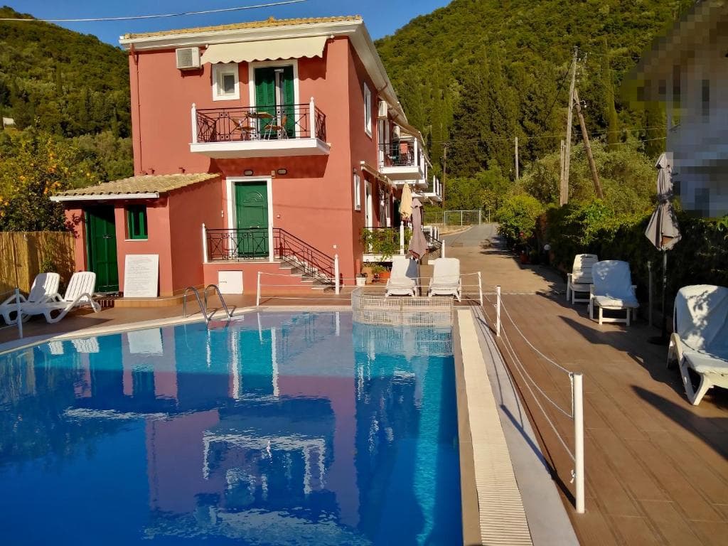Stella Apartments, Geni