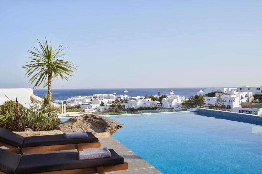 Mr & Mrs White Mykonos, Plati Gialos