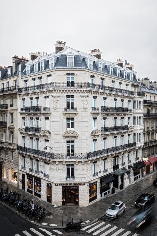 Grand Powers, Paris