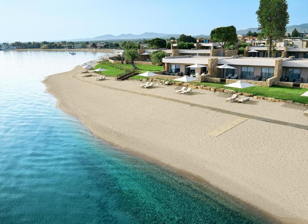 Ikos Olivia, Gerakini