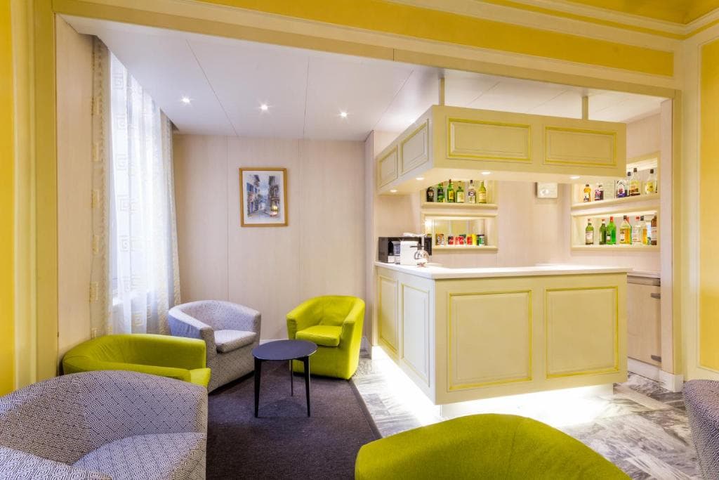 Hotel Busby, Nisa