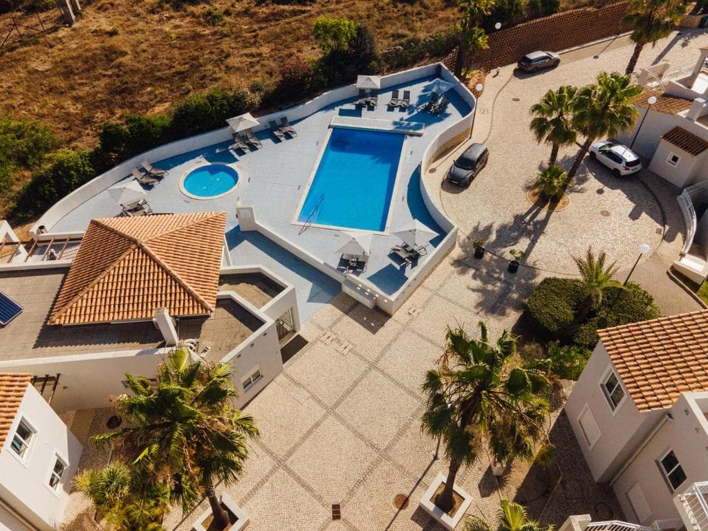 Placid Village, Carvoeiro
