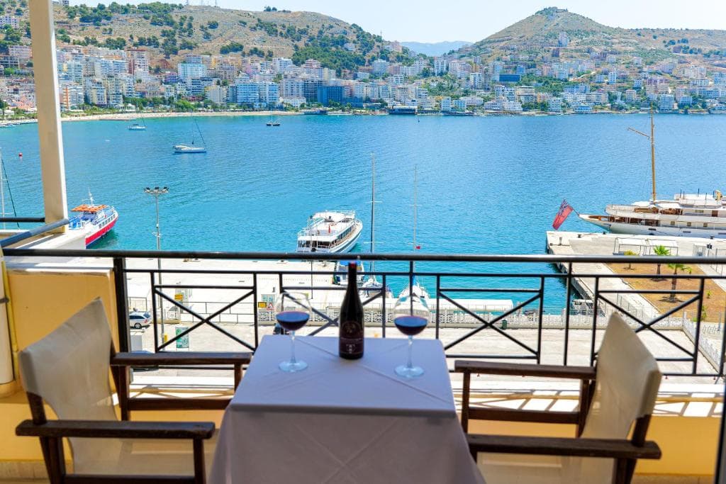 Hotel Mano, Sarande