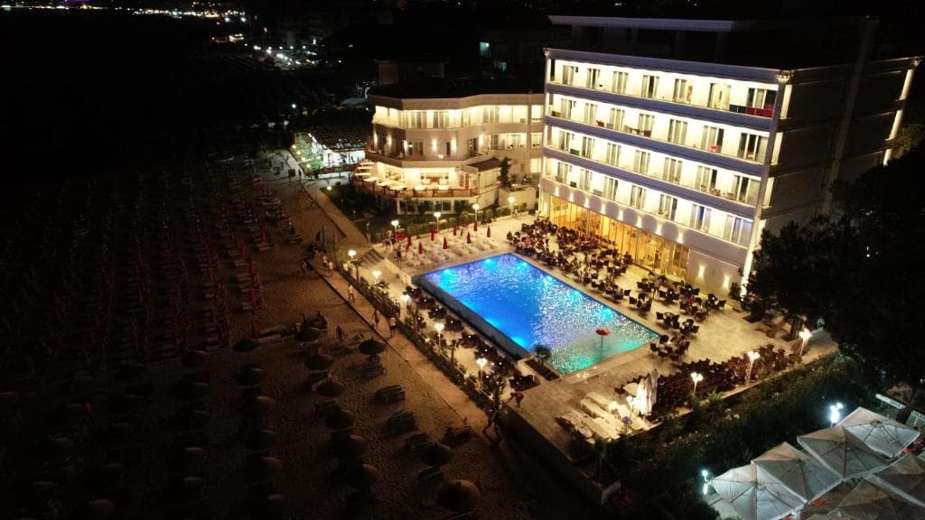 Hotel Elesio, Golem