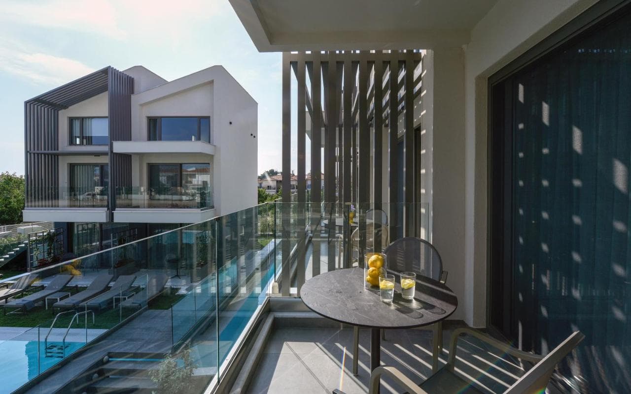 Serenity Suites, Nikiti
