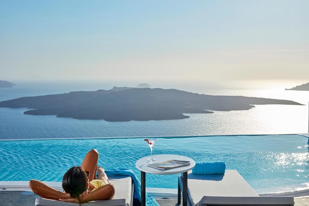 Cosmopolitan Suites, Fira