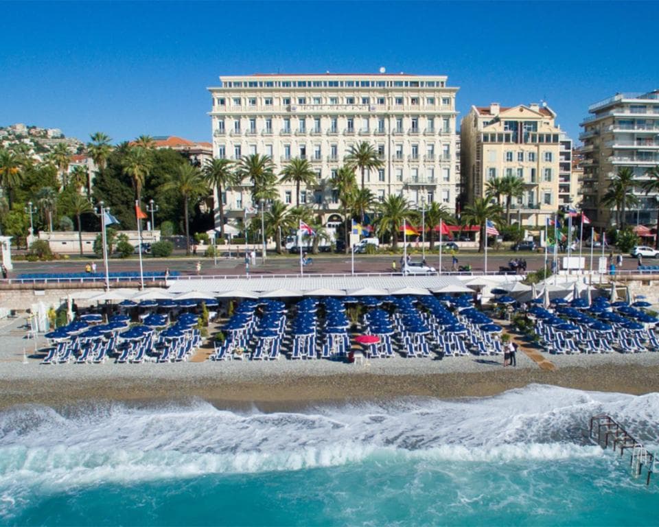West End Promenade, Nisa