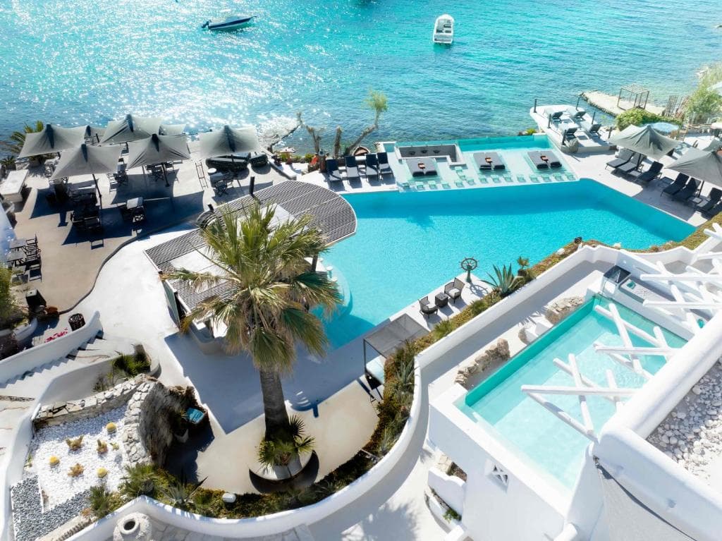 Kivotos Mykonos, Ornos
