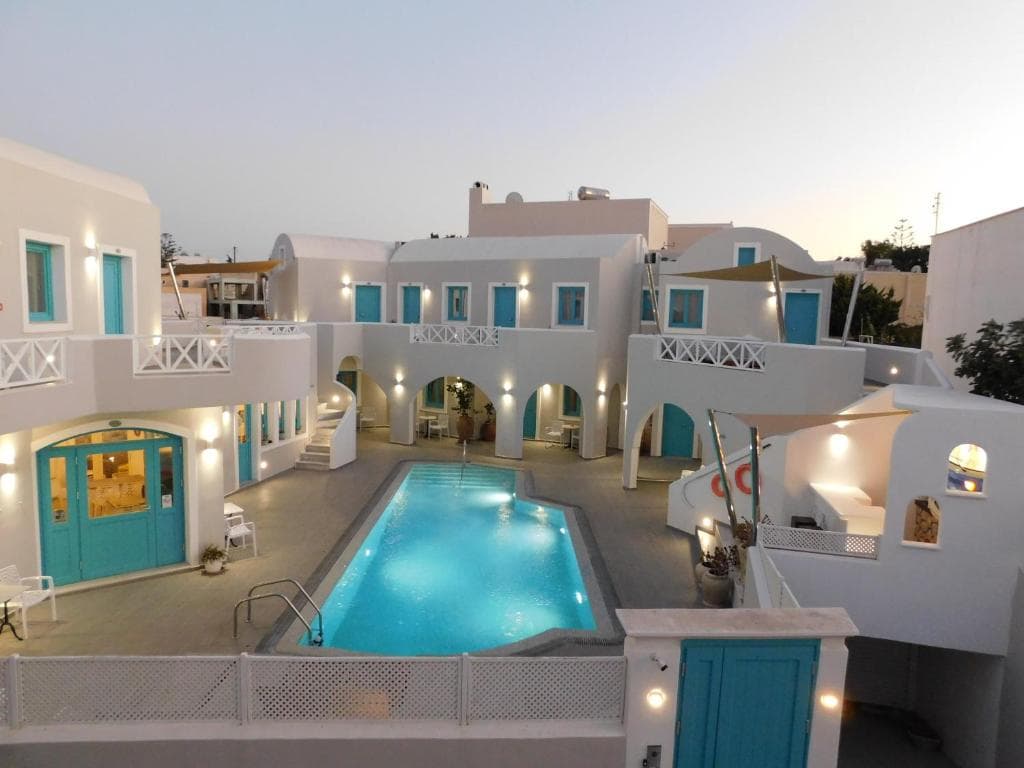 Nikolas Hotel, Karterados