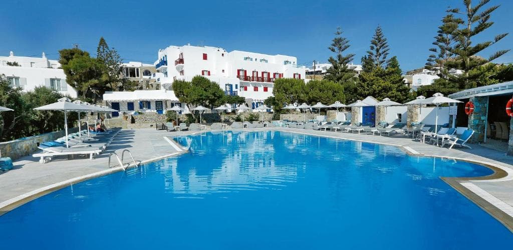Kamari Hotel, Plati Gialos