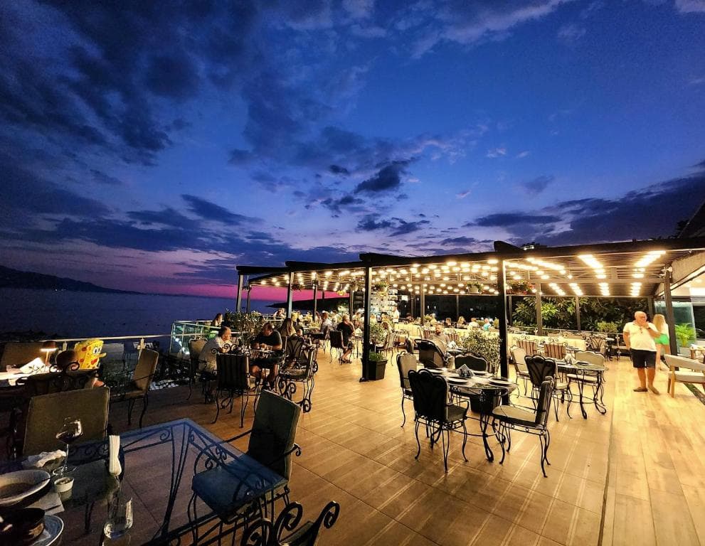 Hotel Apollon, Sarande