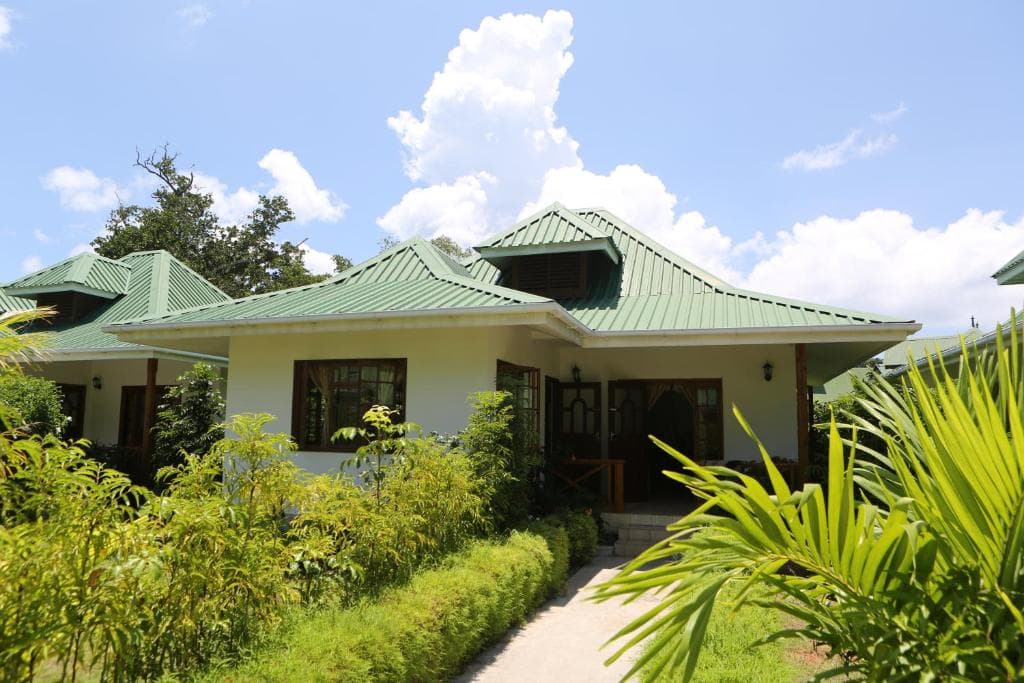 Le Surmer Self Catering Chalets Resort, La Digue Island