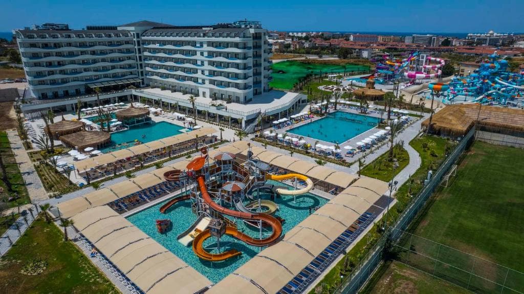 Hotel Dream Water World, Side