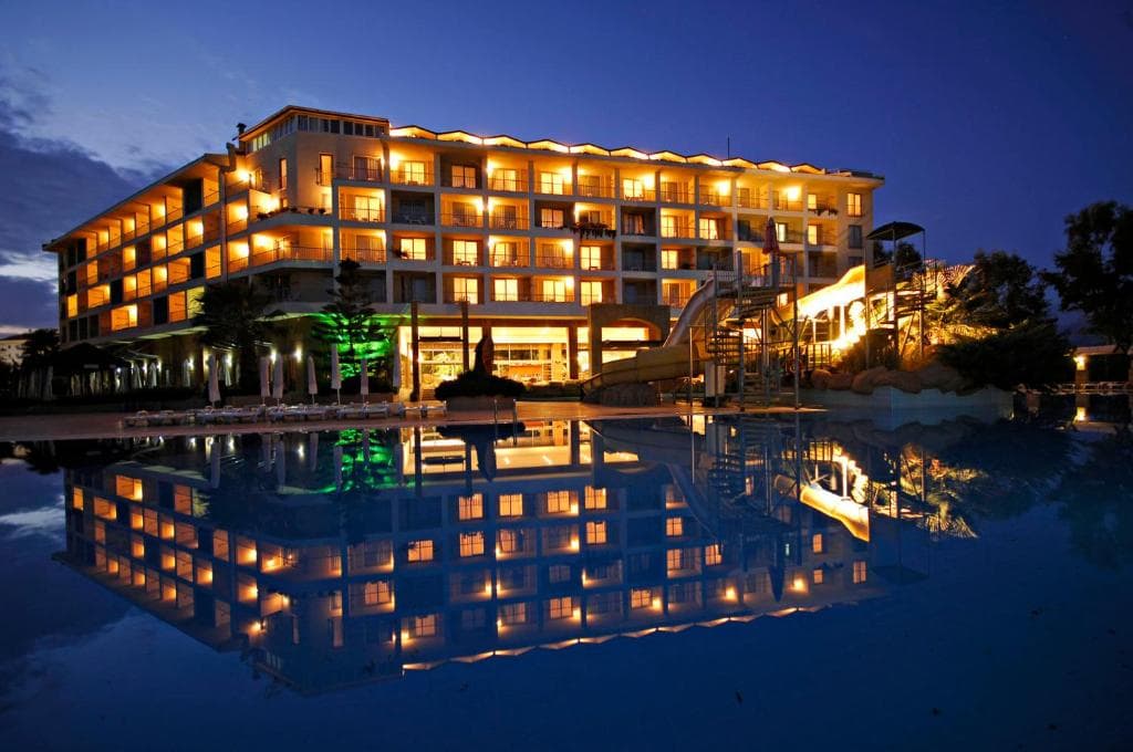 Washington Resort Hotel, Side