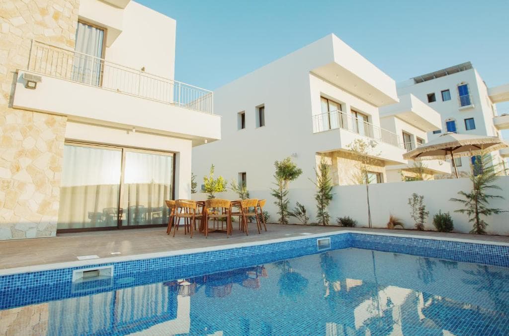 LIV & CO Suites & Villas, Larnaca