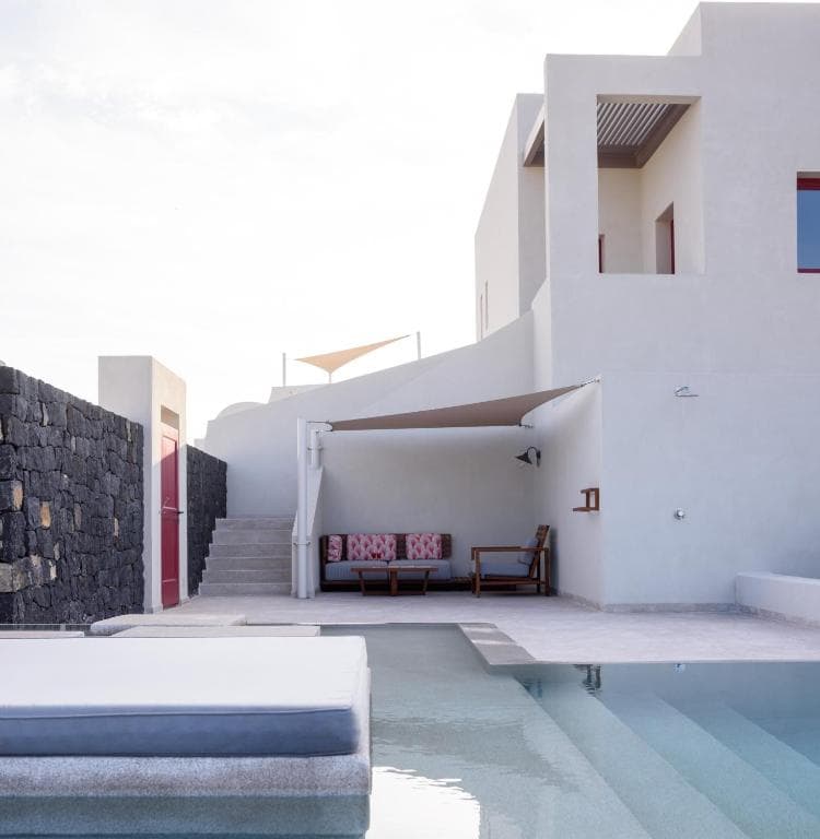 Potnia Theron Suites, Akrotiri