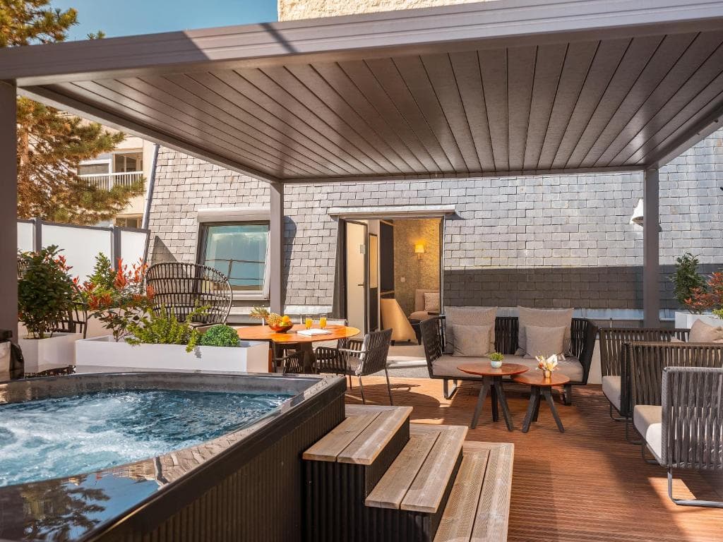 Niepce Paris, Curio Collection By Hilton, Paris